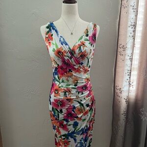America Living Size 4 Floral V-Neck Sleeveless Sheath Dress